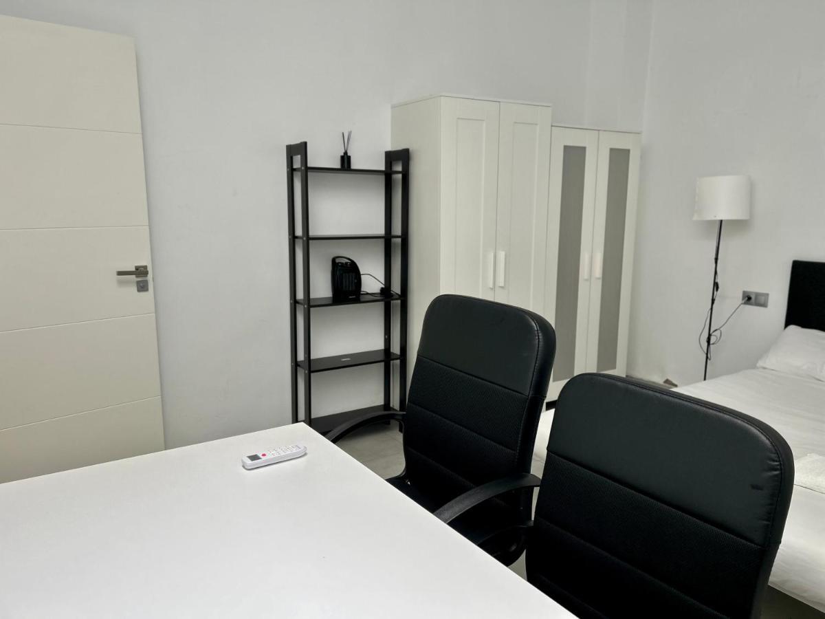 Hostel Ramon Lujan 91 Madryt Zewnętrze zdjęcie